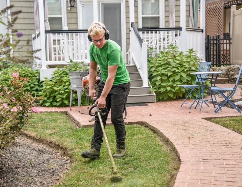 landscaping side hustle