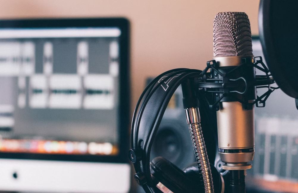 podcast side hustle